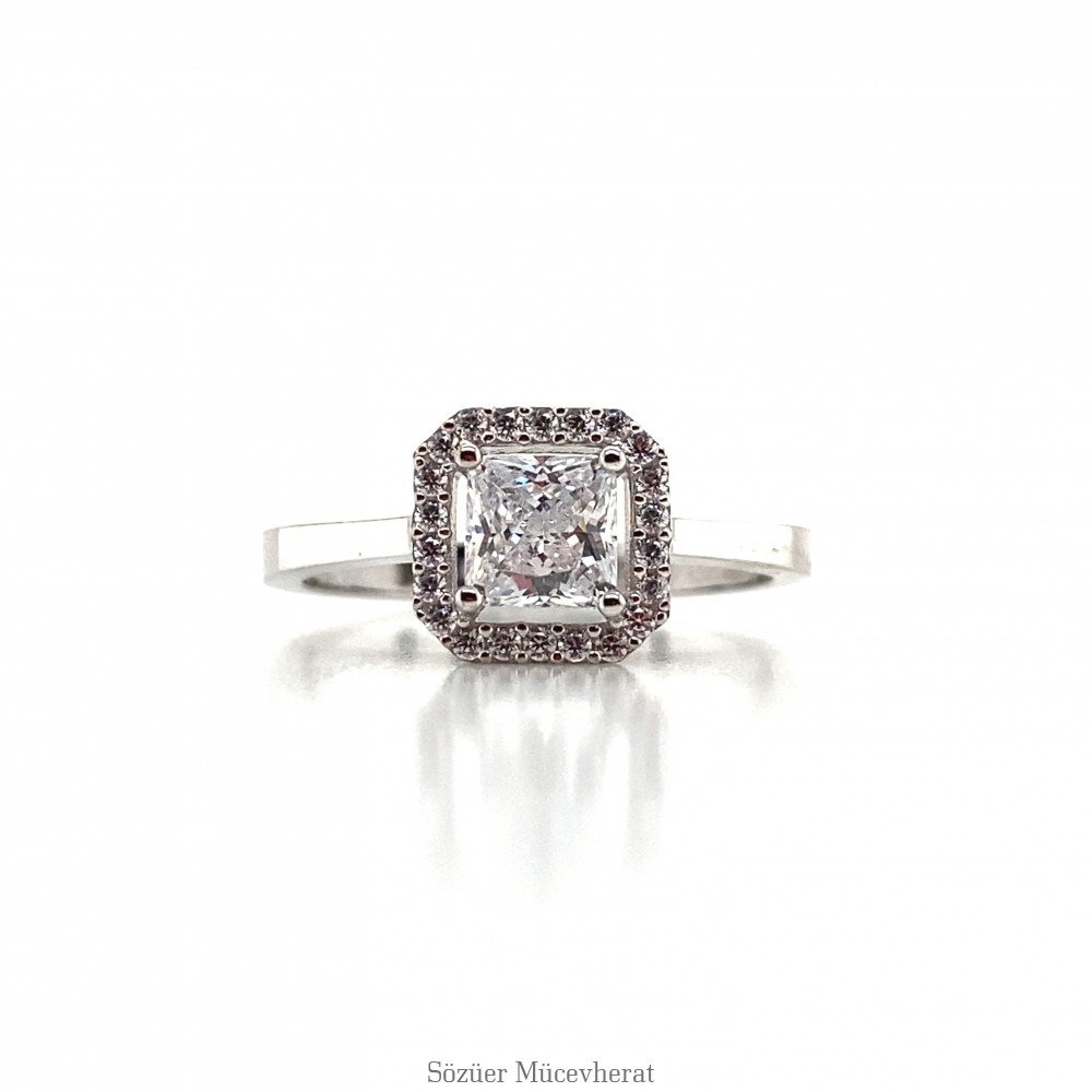 Kare Tektaşlı Altın Yüzük