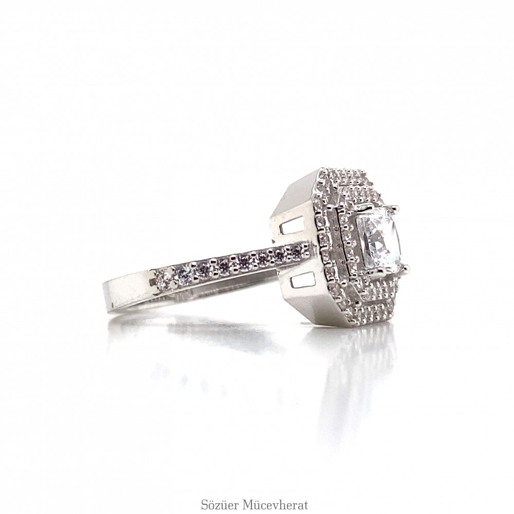 Yanı Taşlı Kare Tektaş Altın Yüzük