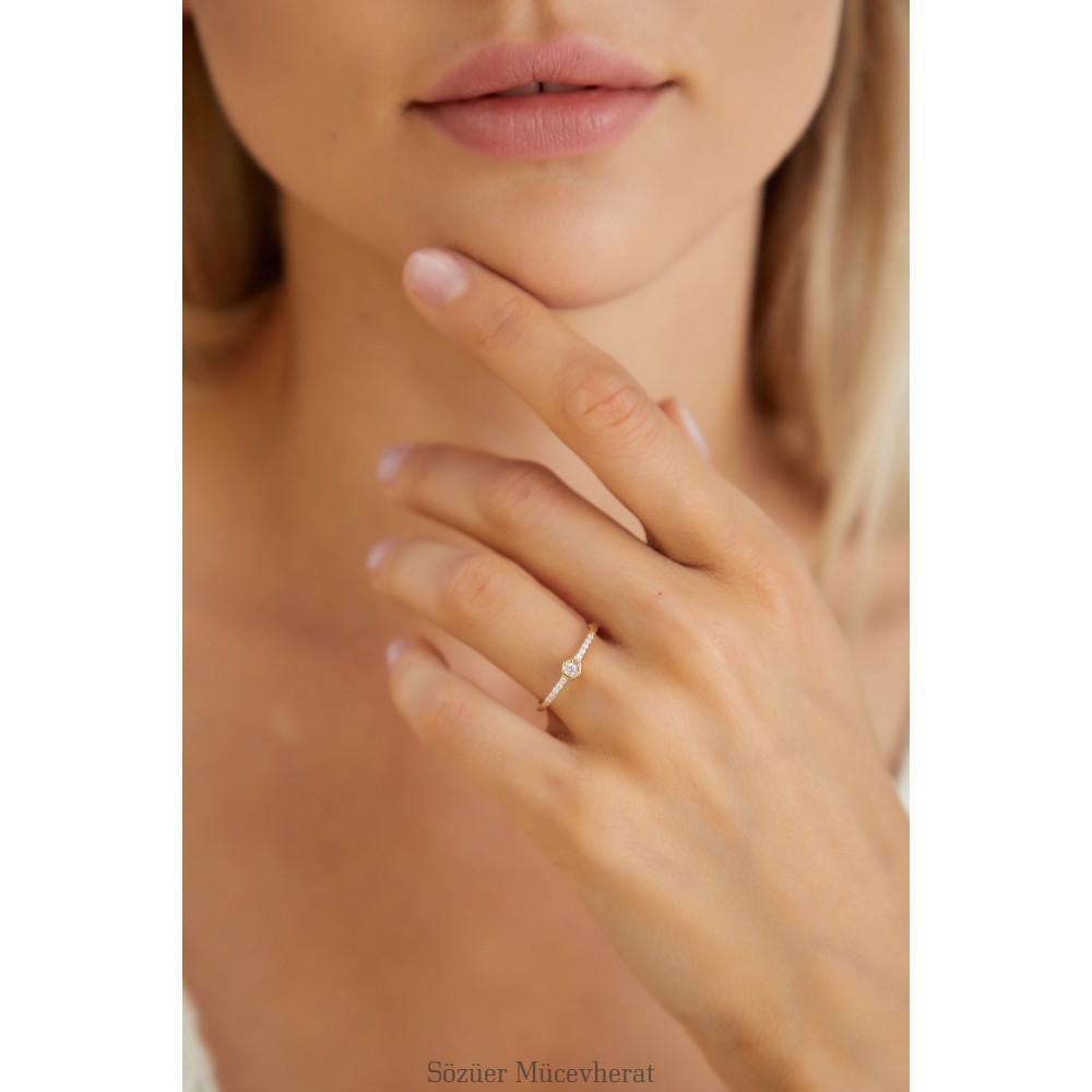 KENARLARI TAŞLI ALTIGEN ALTIN YÜZÜK