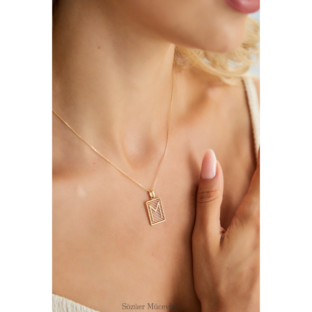 KARE HARF ALTIN KOLYE