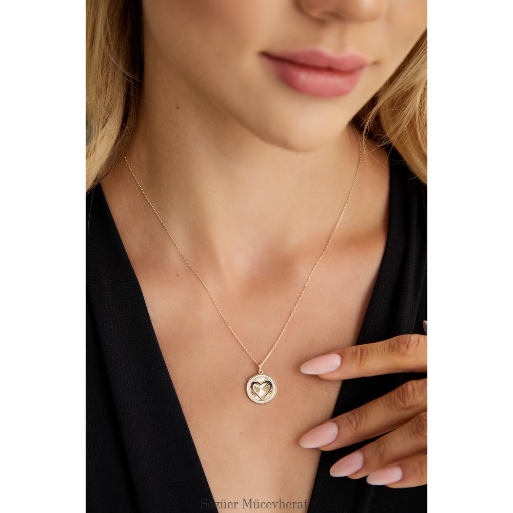 YUVARLAK GÜNEŞ DESENLİ KALP ALTIN KOLYE