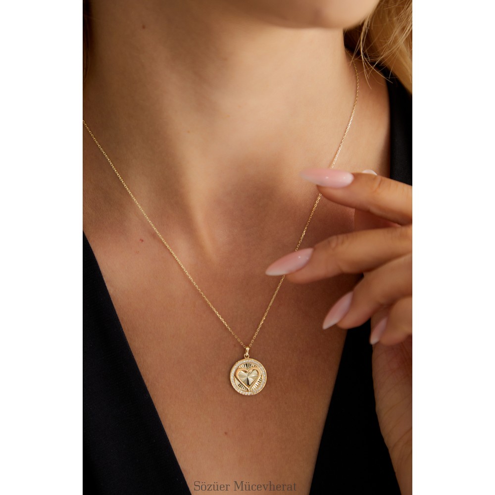 YUVARLAK GÜNEŞ DESENLİ KALP ALTIN KOLYE
