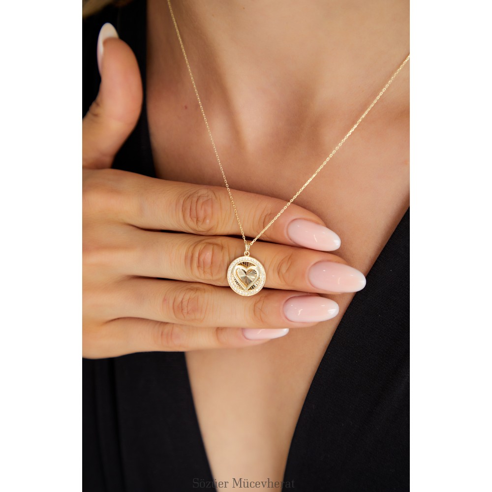 YUVARLAK GÜNEŞ DESENLİ KALP ALTIN KOLYE