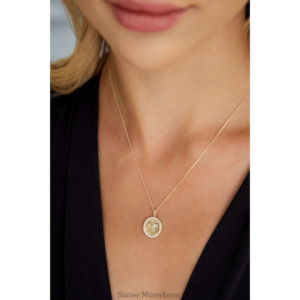 YUVARLAK GÜNEŞ DESENLİ KALP ALTIN KOLYE