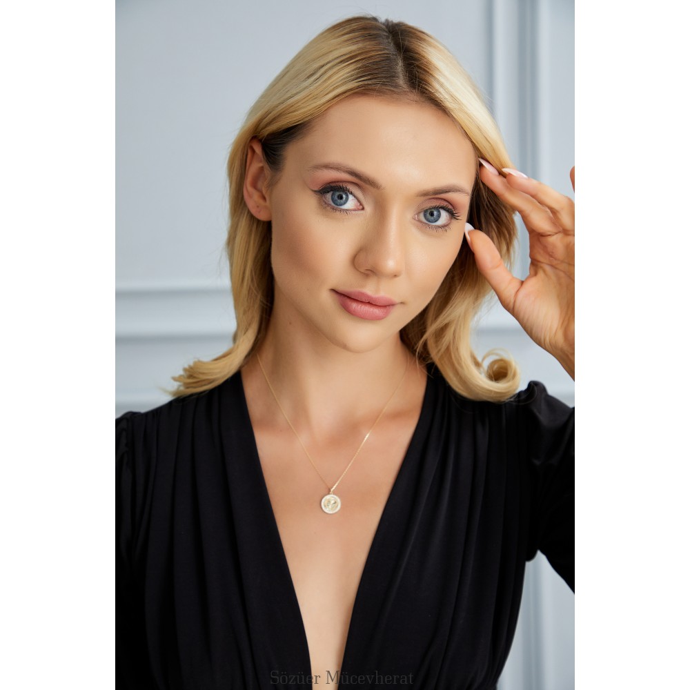 YUVARLAK GÜNEŞ DESENLİ KALP ALTIN KOLYE