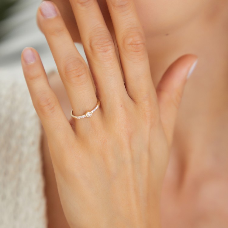 KENARLARI TAŞLI ALTIGEN ALTIN YÜZÜK