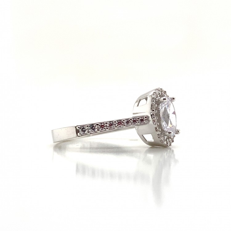 Yanı Taşlı Oval Tektaş Altın Yüzük